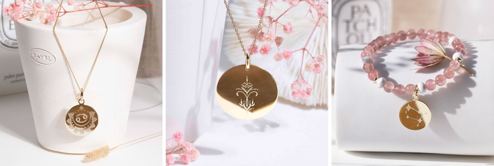 Phot d'ambiance dans les tons pastels avec créations artisanales astrologiques