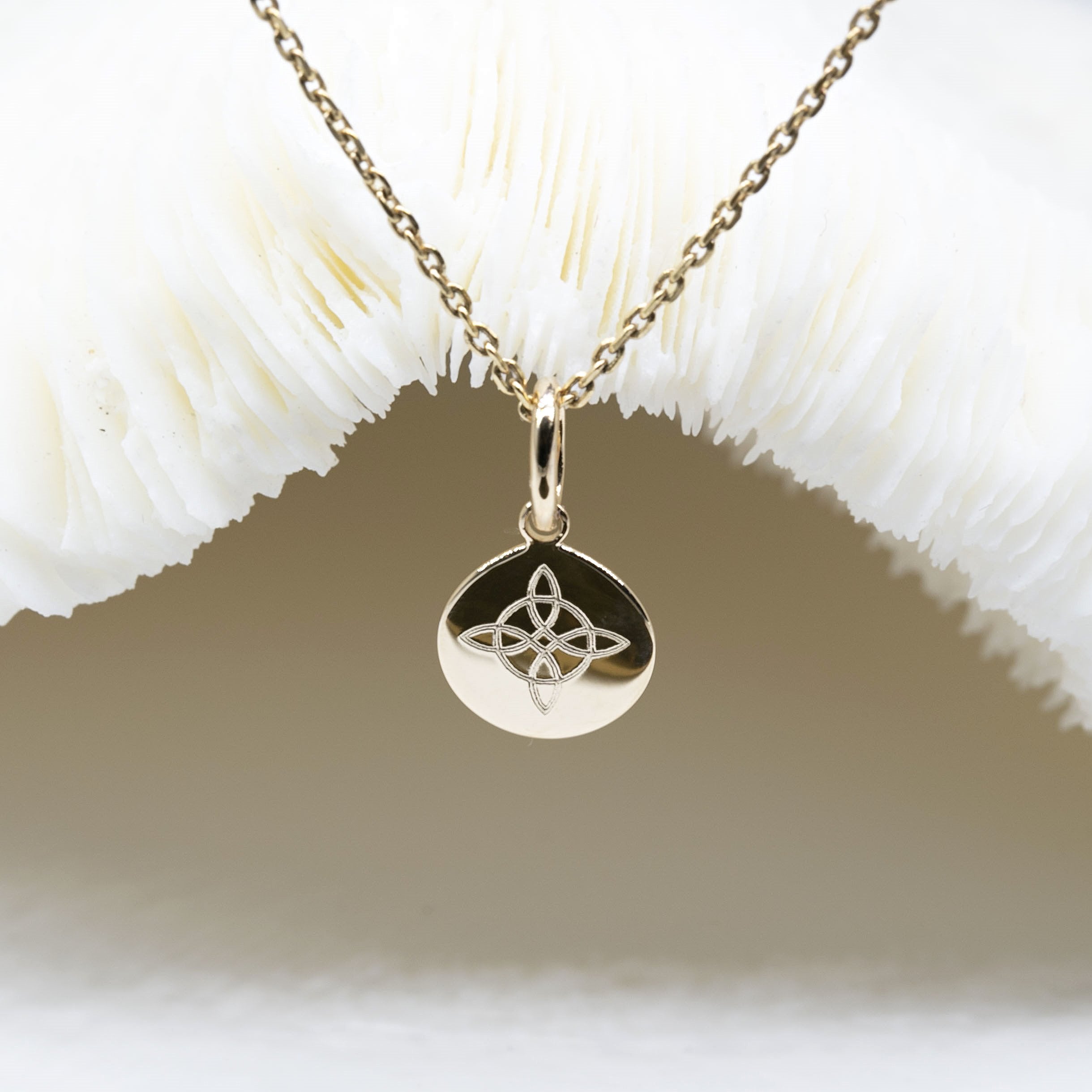 WITCH KNOT - charm gravé