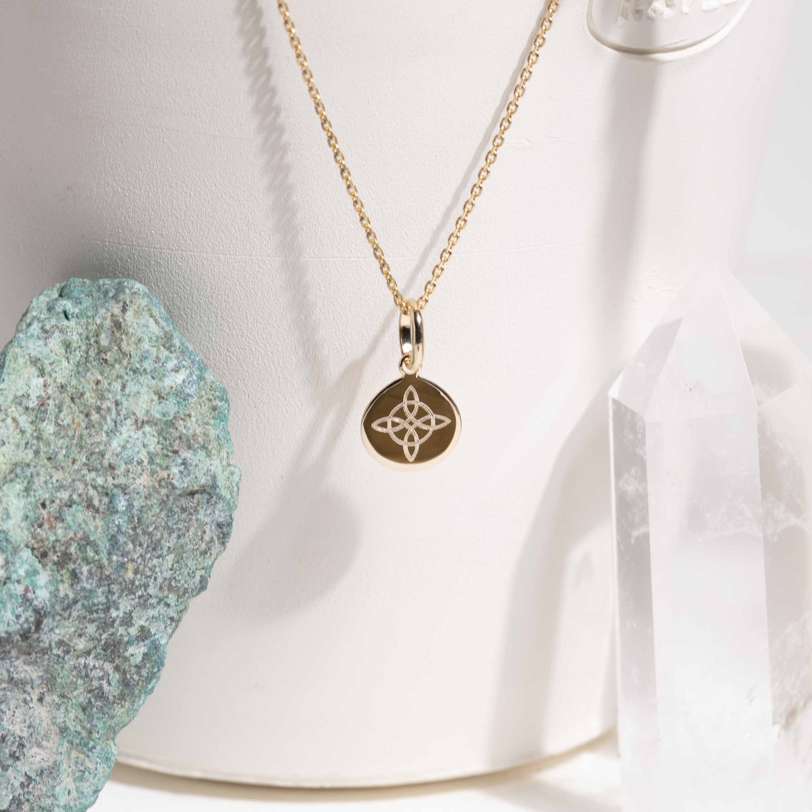 WITCH KNOT - charm gravé