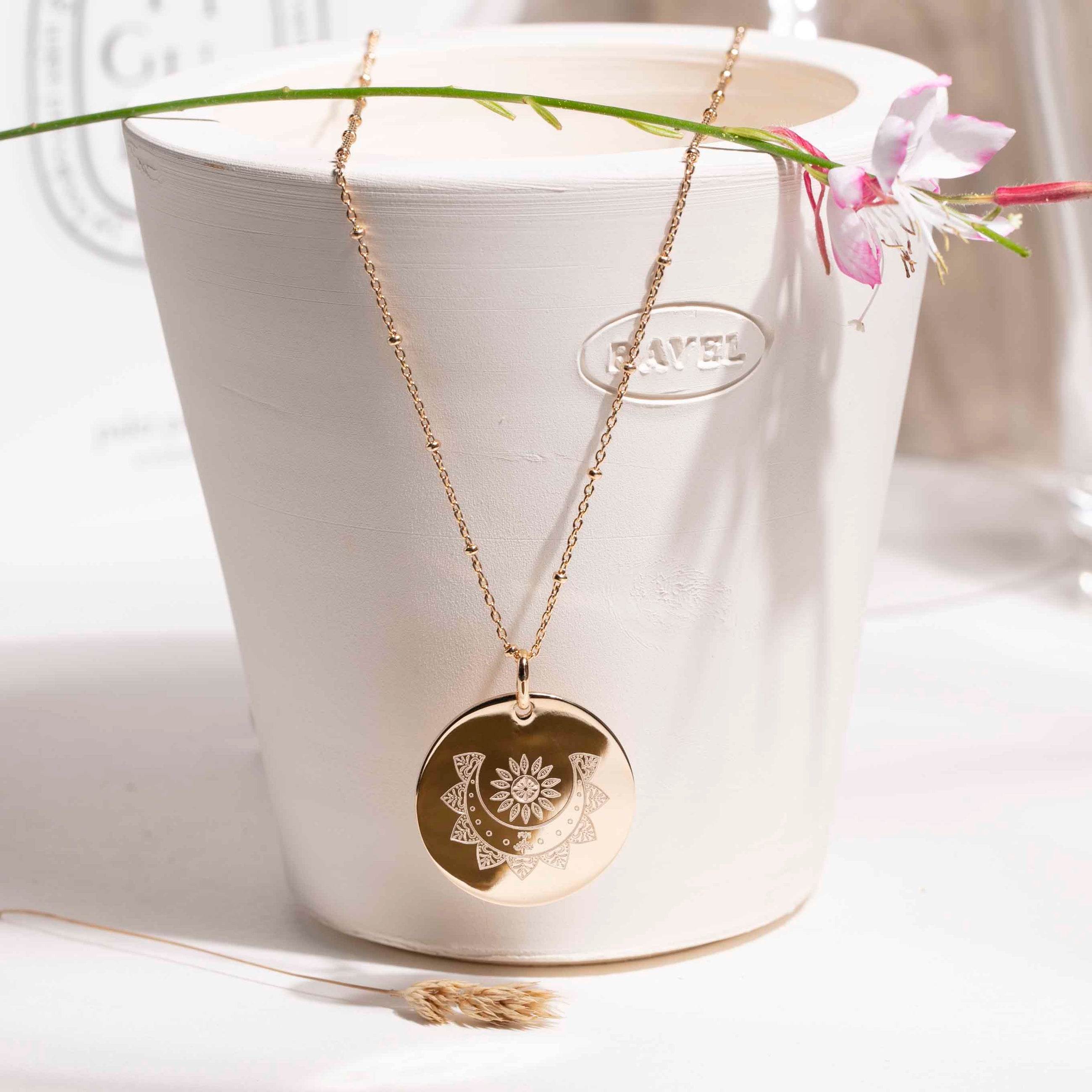 bijoux féminin sacré