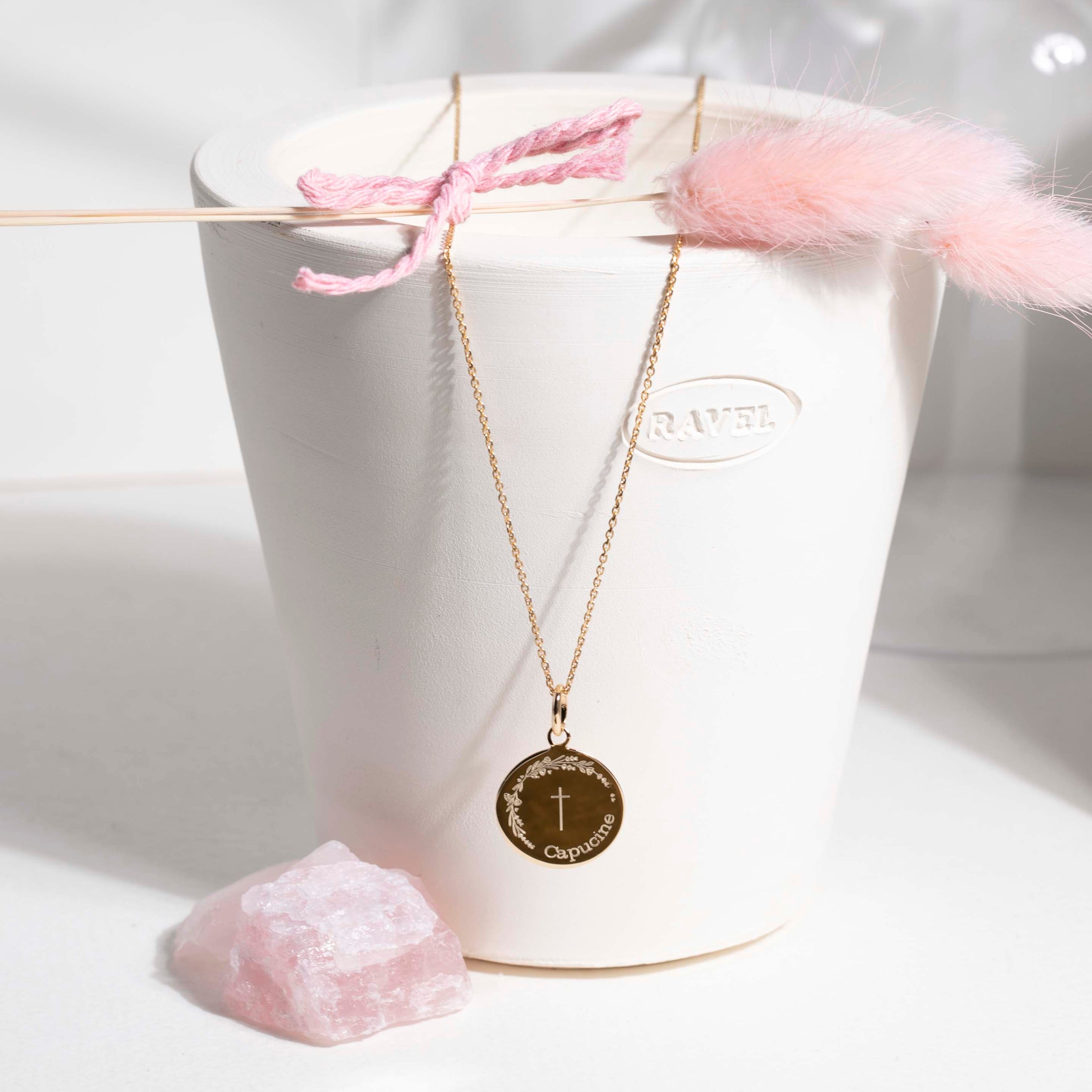 Médaille de baptême fille croix et couronne florale - plaqué or ou argent