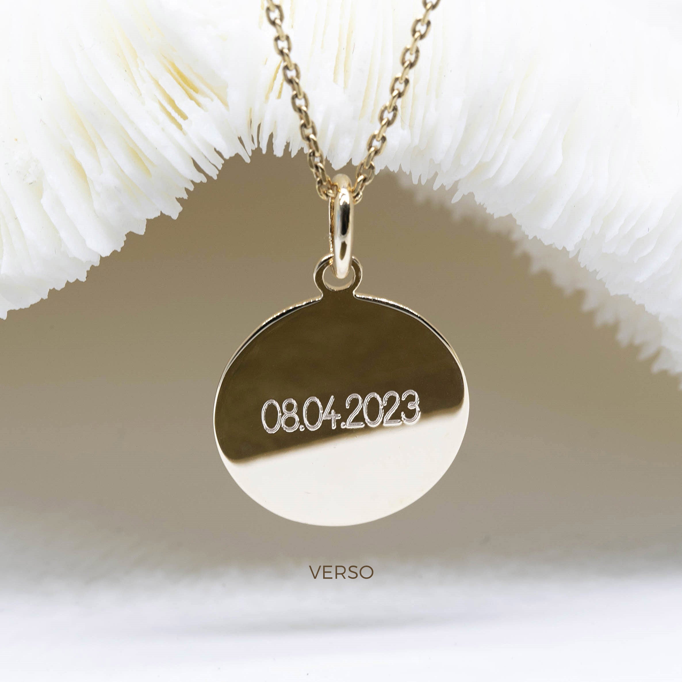 verso de médaille de baptême personnalisé avec date de baptême ou naissance