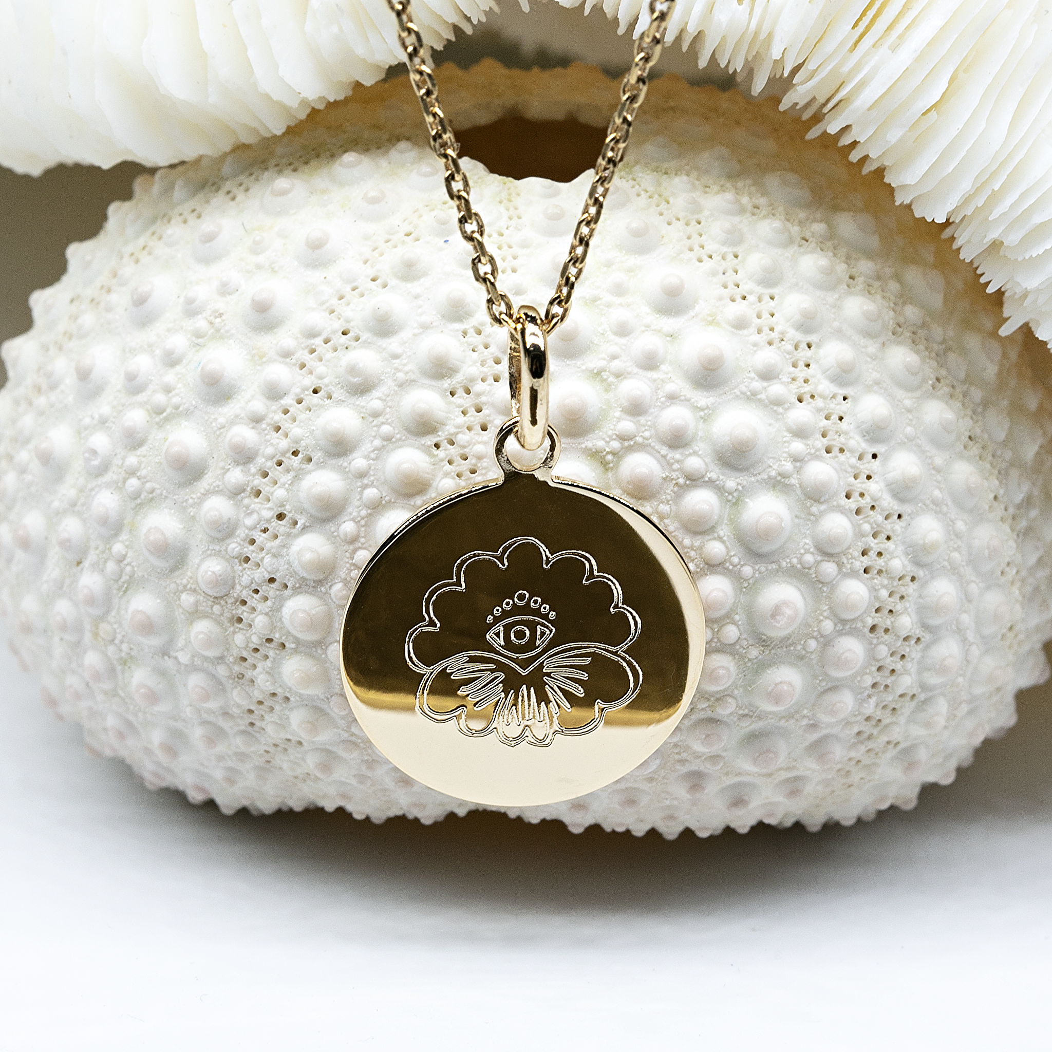 feminin-sacre-medaille-sagesse-sauvage-maeva-morin