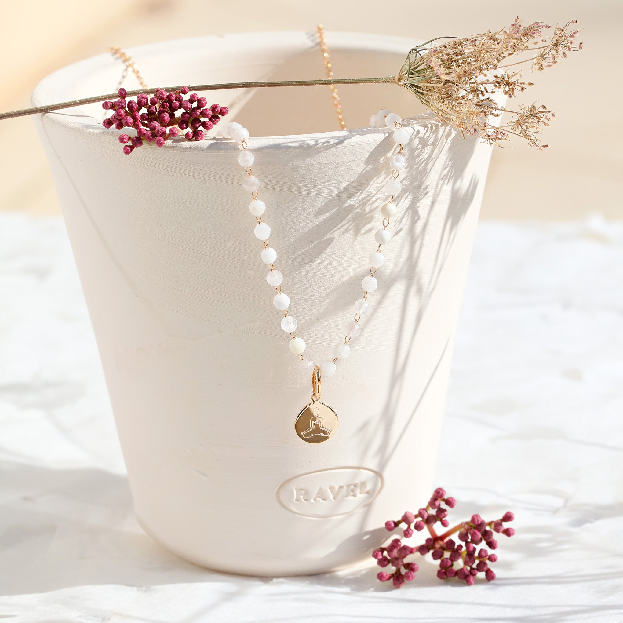 collier yoga pierre de lune et plaqué or