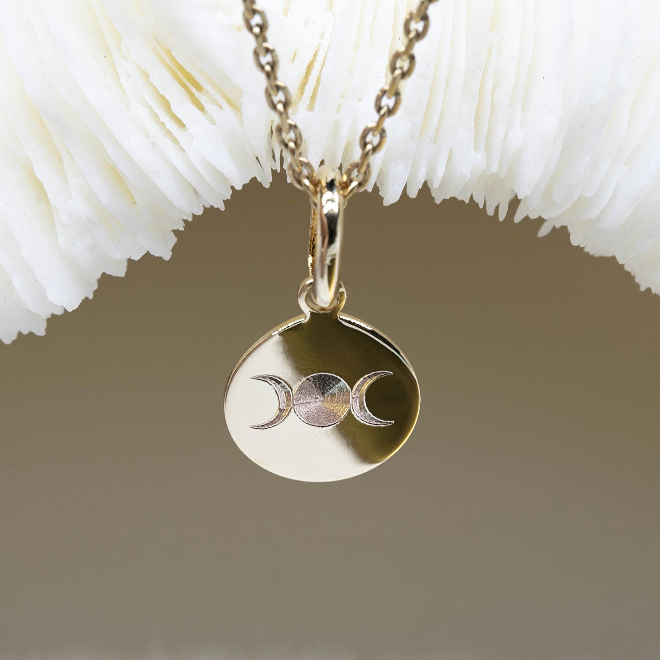 collier charm triple déesse