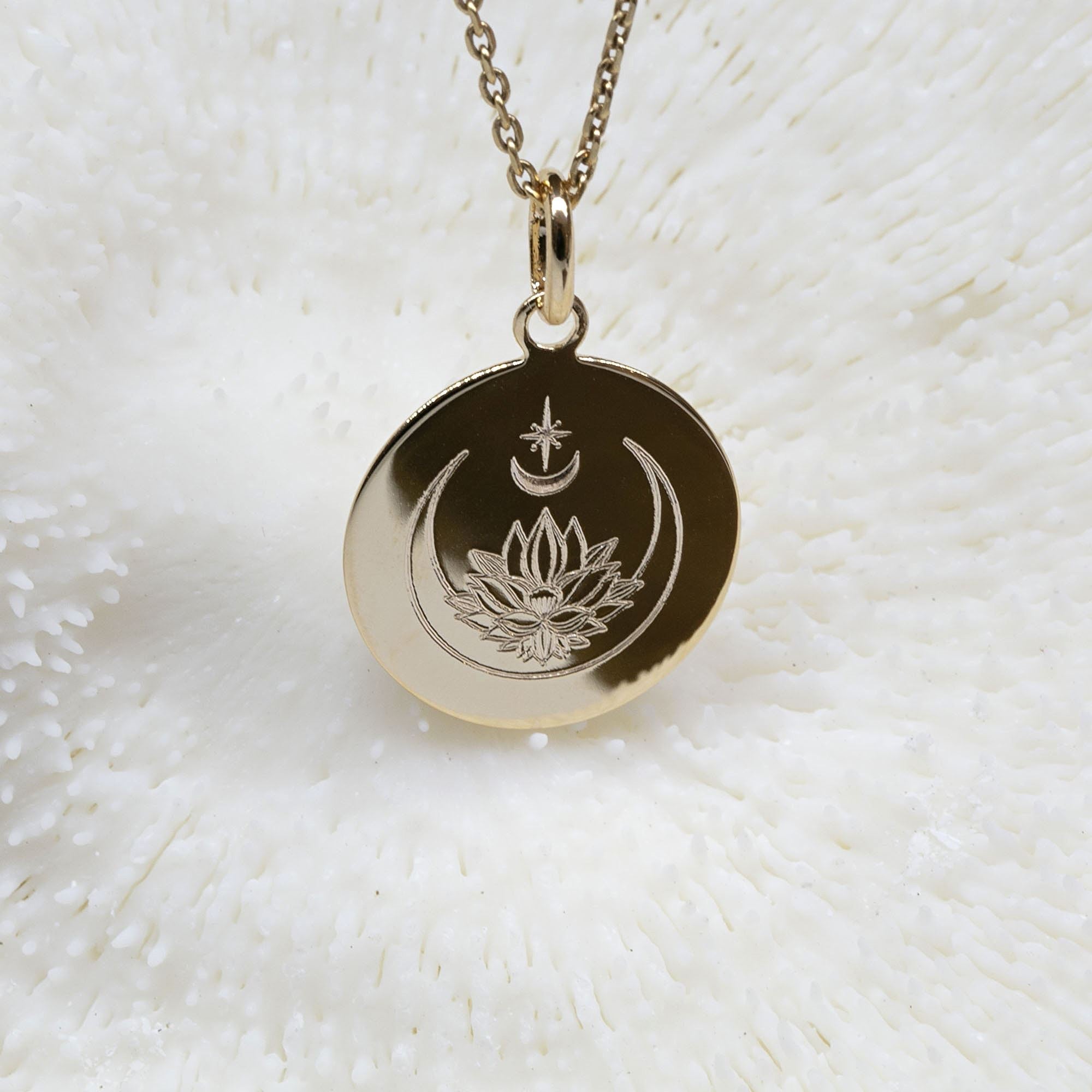 Bijou féminin sacré ★ pendentif céleste lune & fleur de lotus