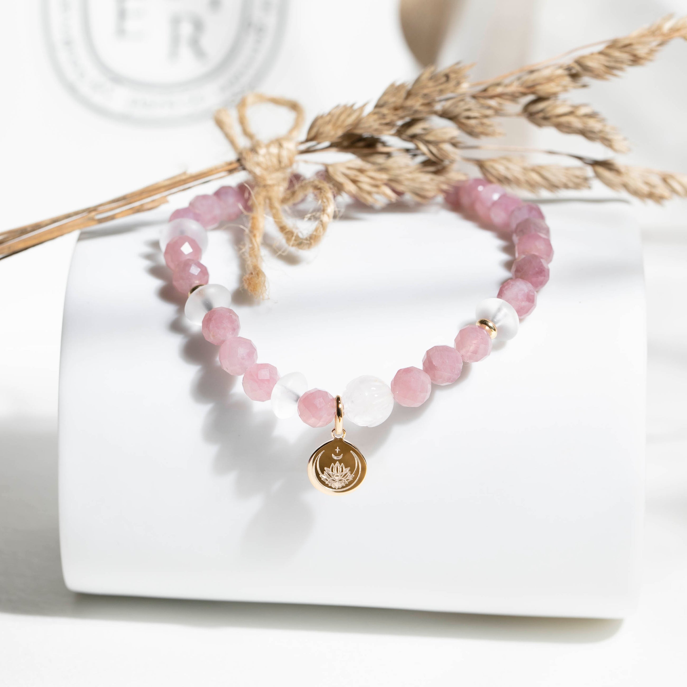 bijoux féminin sacré