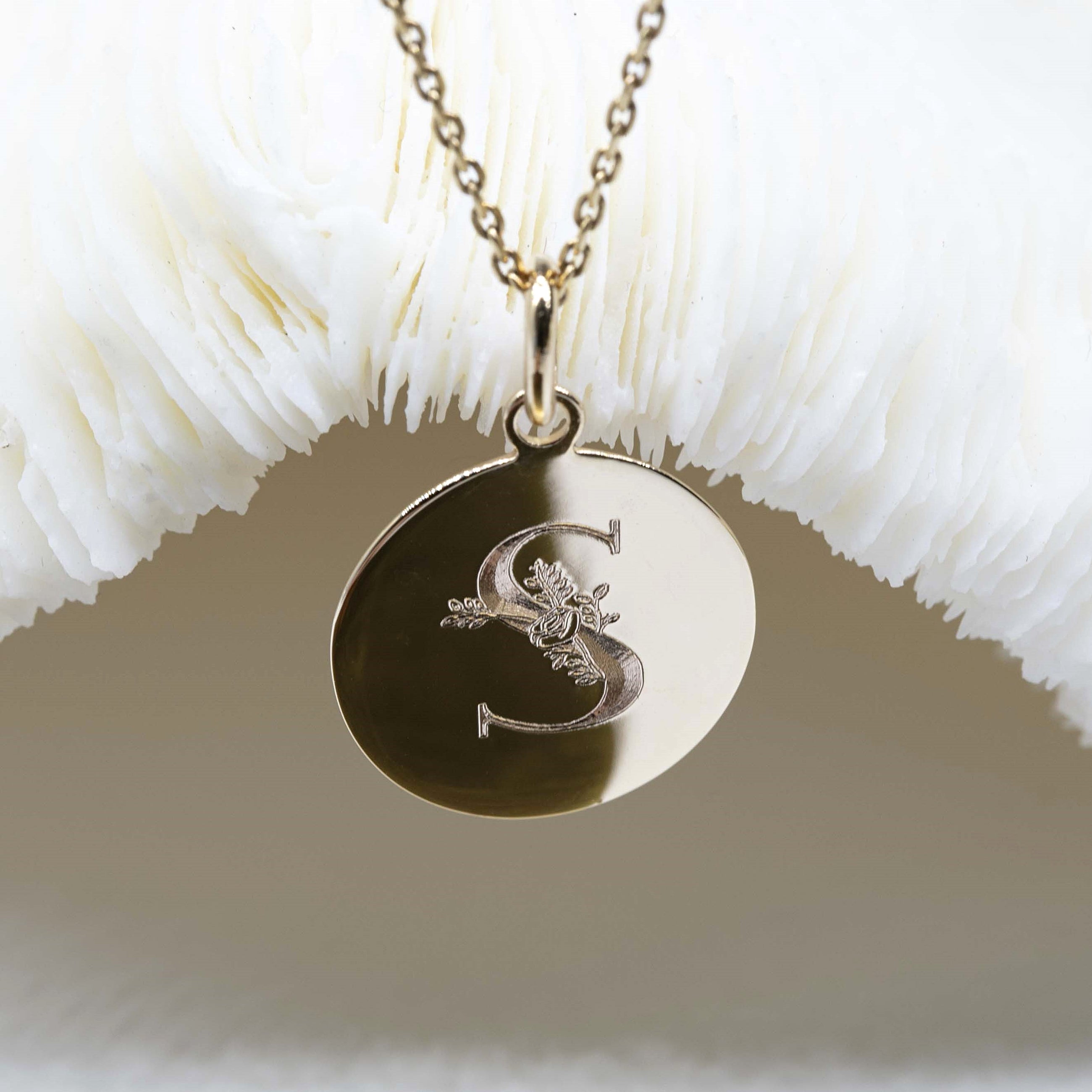 Médaille de baptême alphabet floral