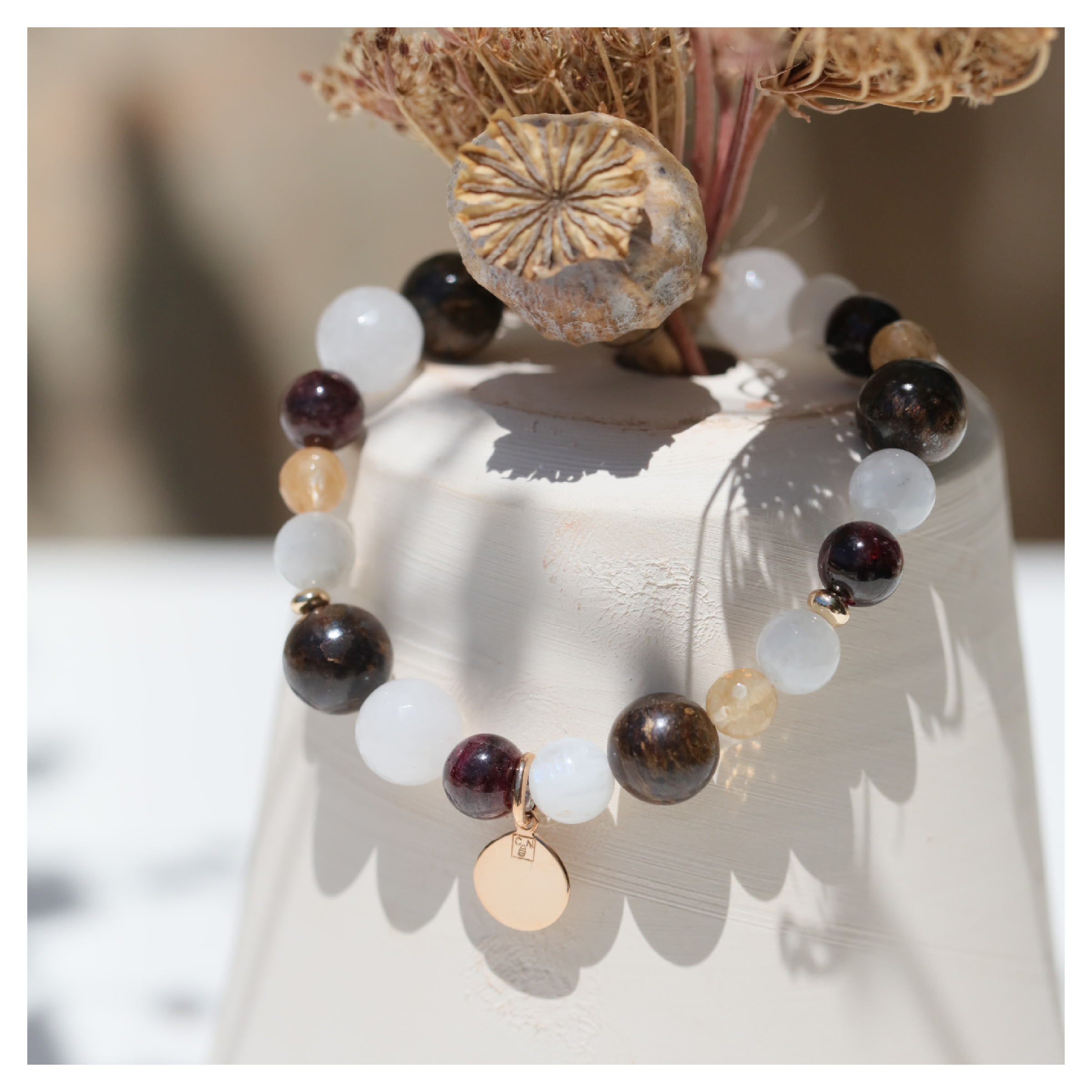 bracelet la vierge lune rouge miranda gray