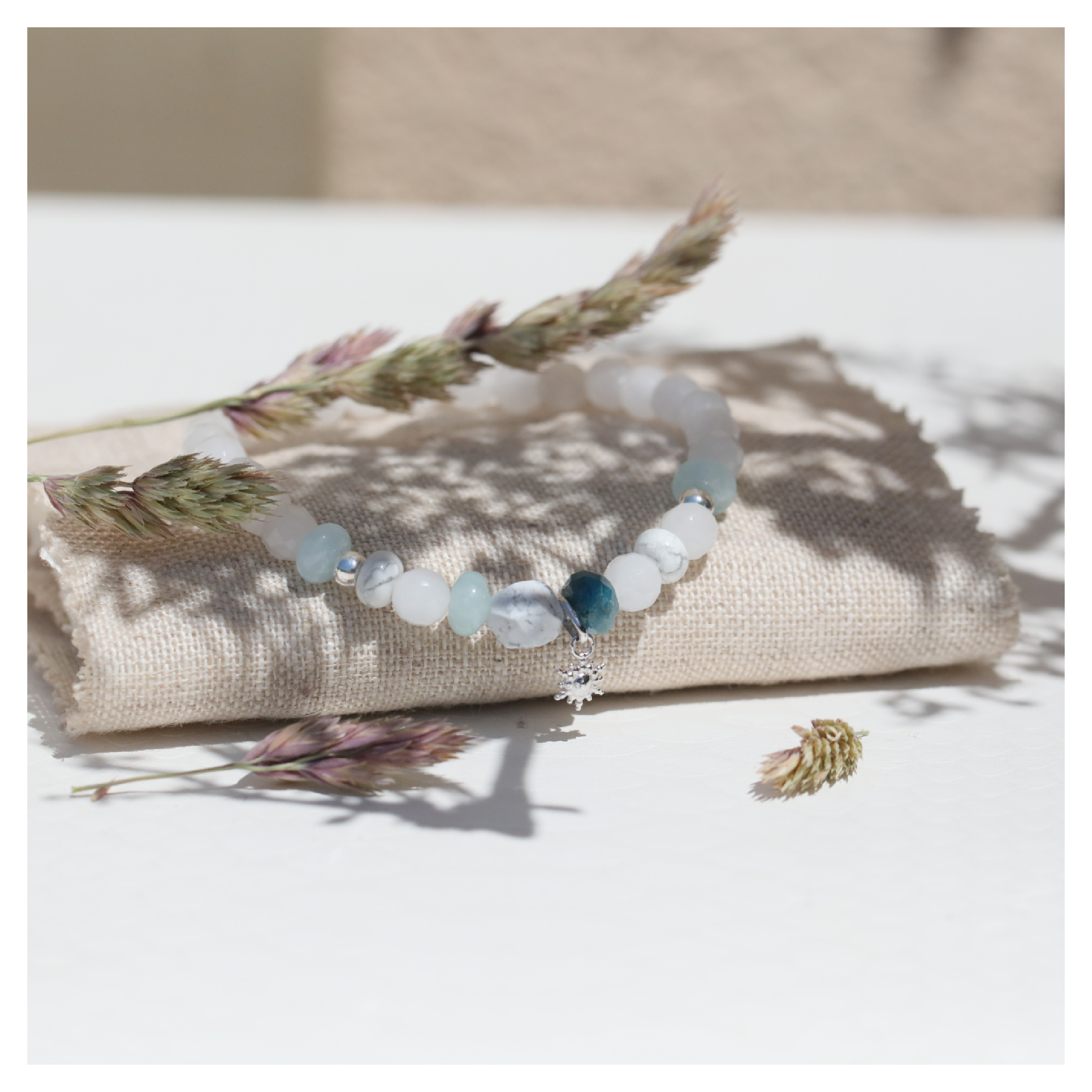 Zen Beach - jade blanc howlite & apatite