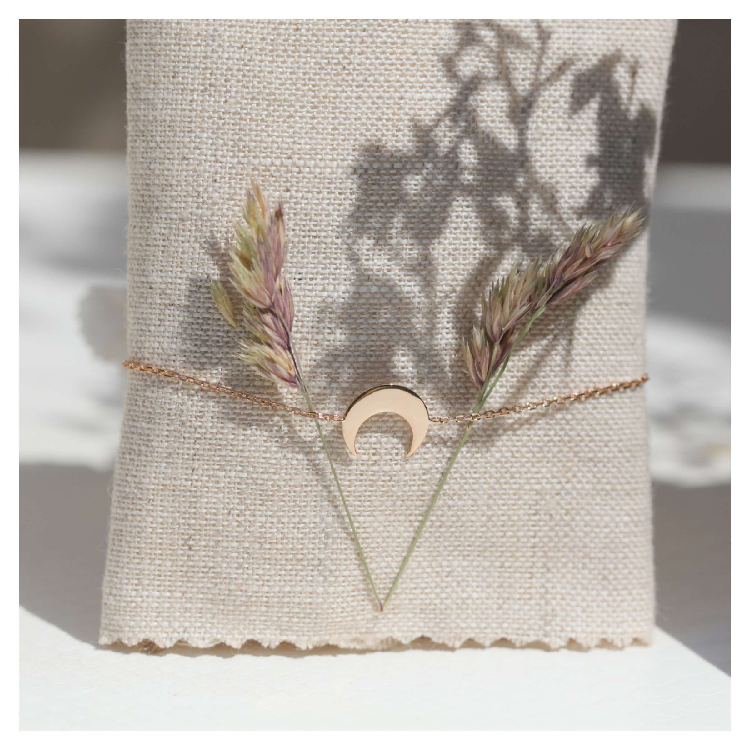 Bracelet féminin sacré lune en plaqué or - Bijoux DeepStones Lithotherapie