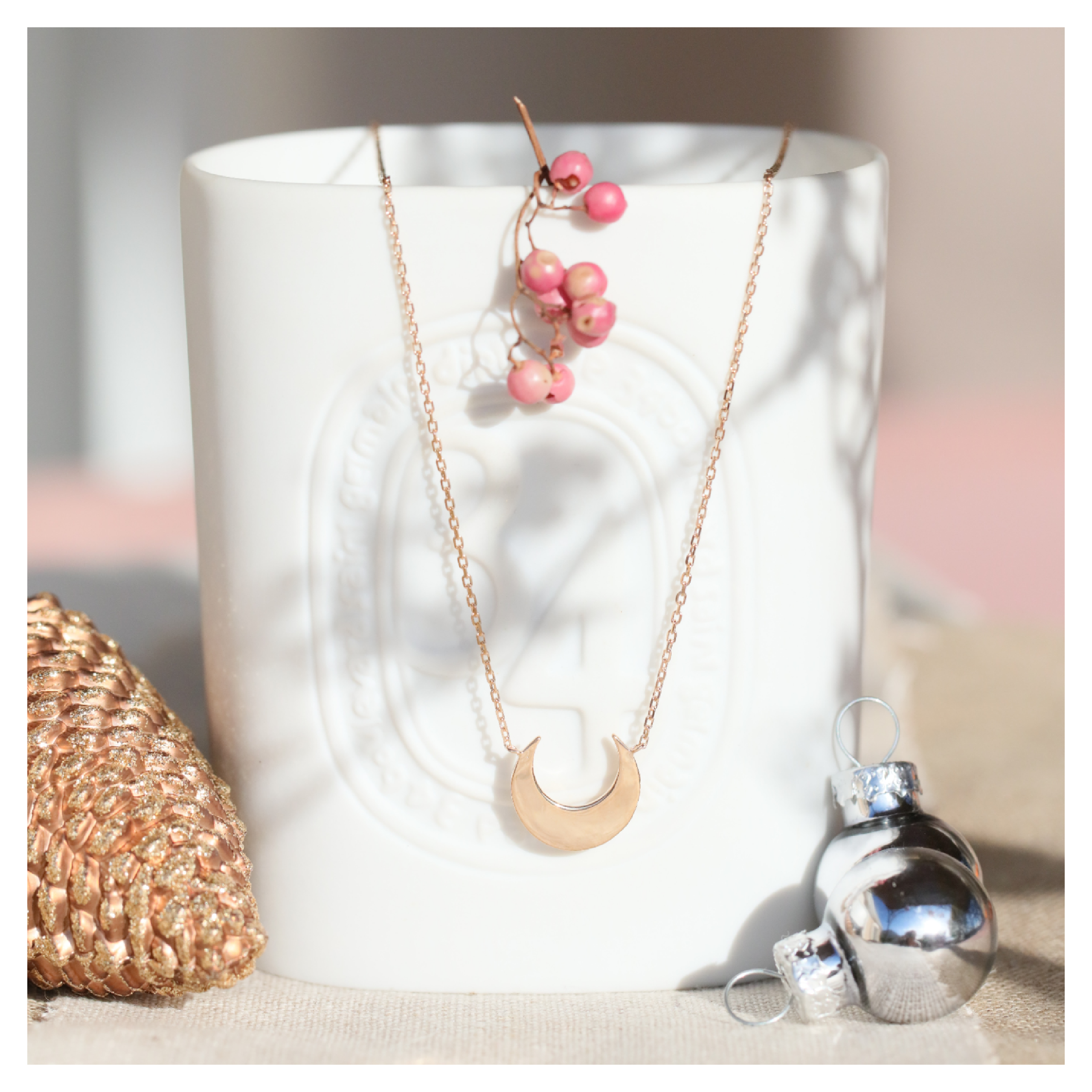 Bijou féminin sacré - Collier lune plaqué or - DeepStones