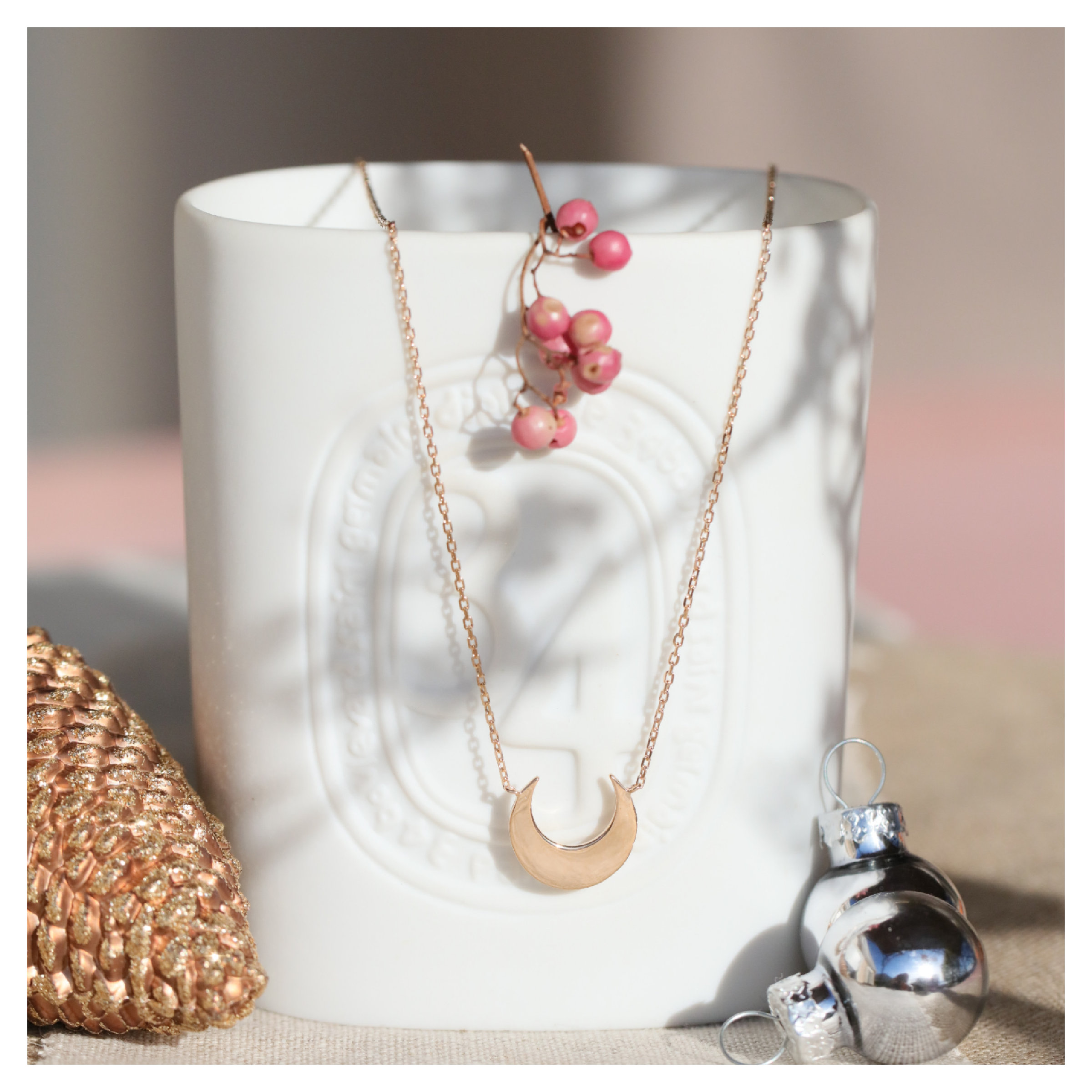 Bijou féminin sacré - Collier lune plaqué or - DeepStones