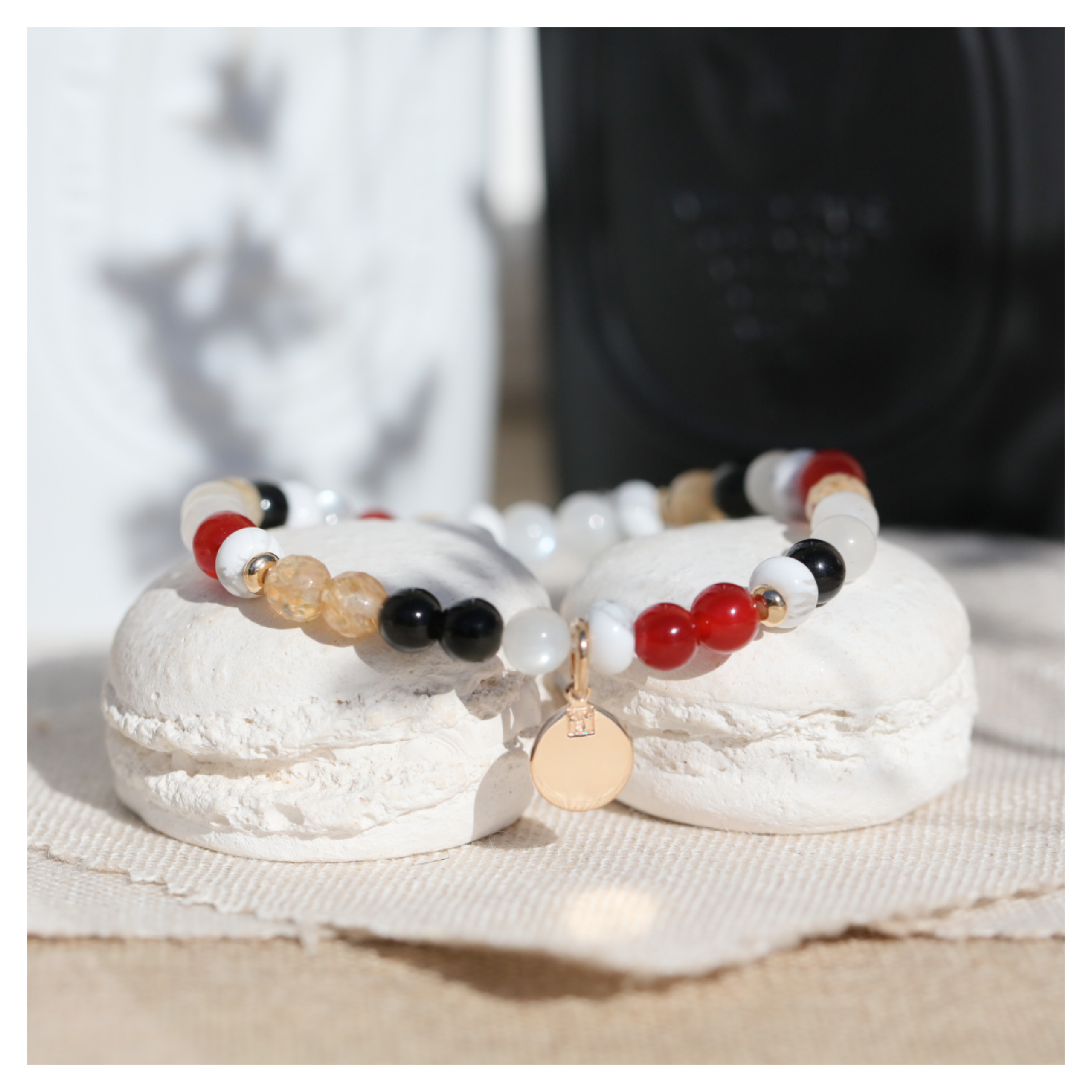 Hélène Huc autrice Tarot de l'unité & bijoux DeepStones Lithothérapie- Noces alchimiques