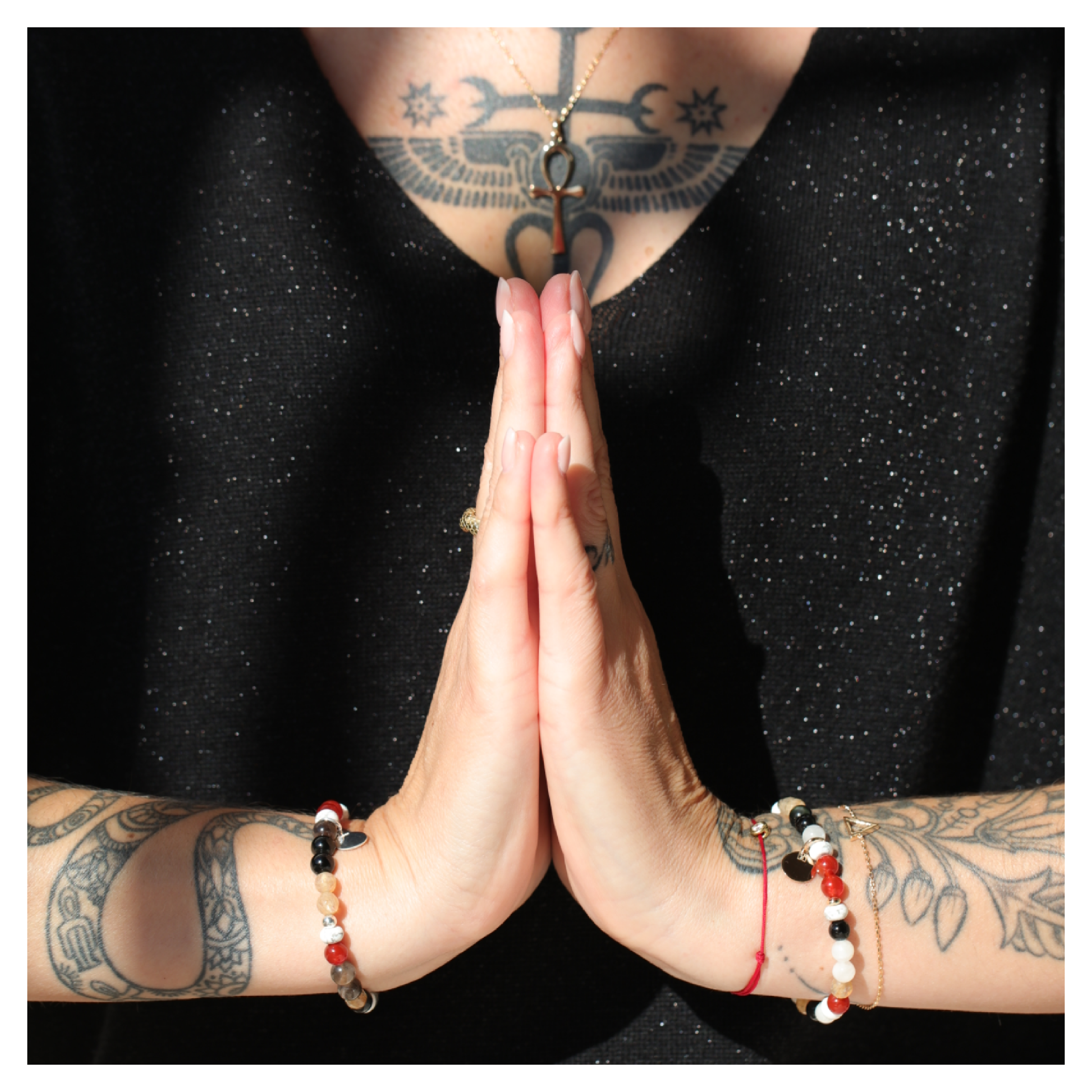 Hélène Huc autrice Tarot de l'unité & bijoux DeepStones Lithothérapie- Noces alchimiques