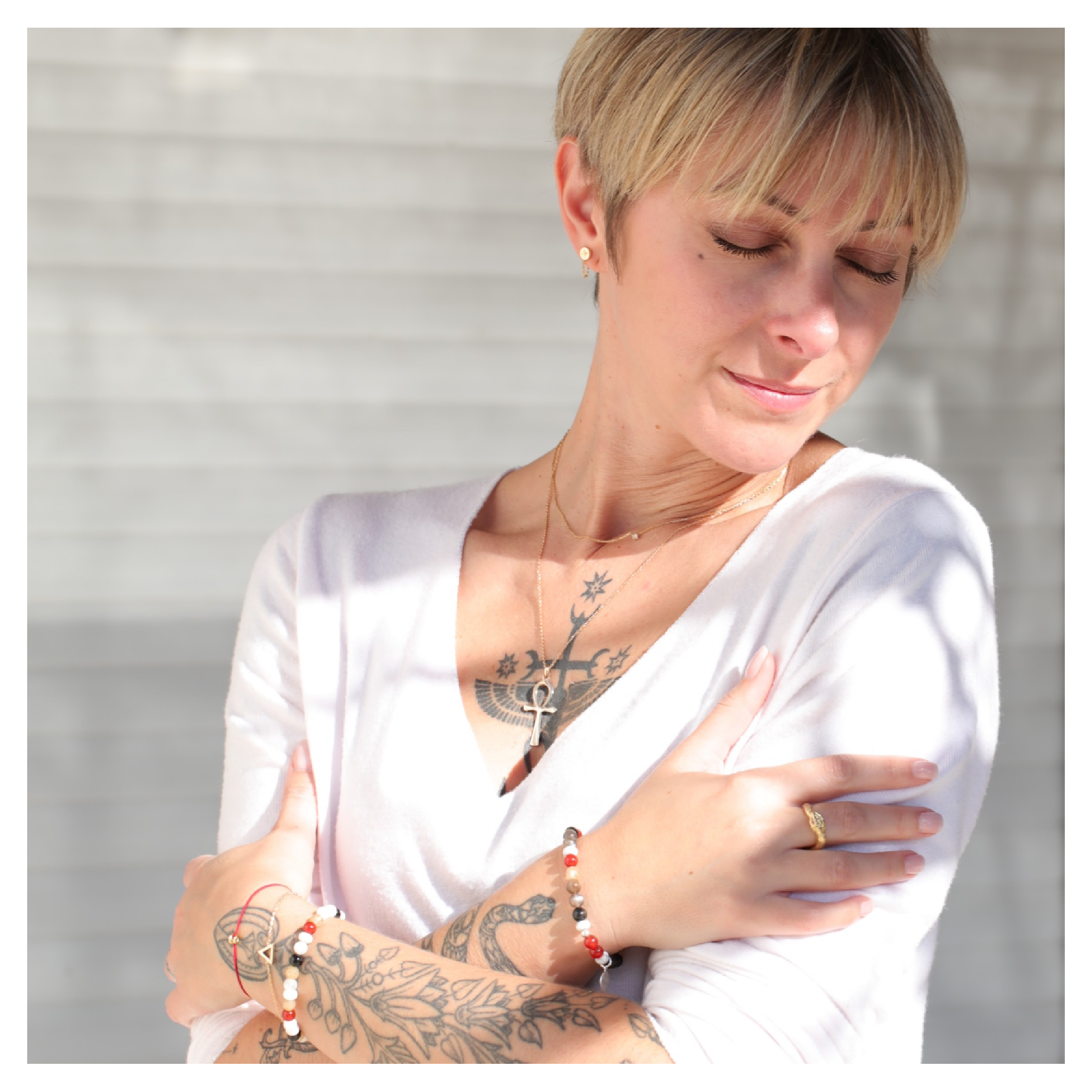 Hélène Huc autrice Tarot de l'unité & bijoux DeepStones Lithothérapie- Noces alchimiques