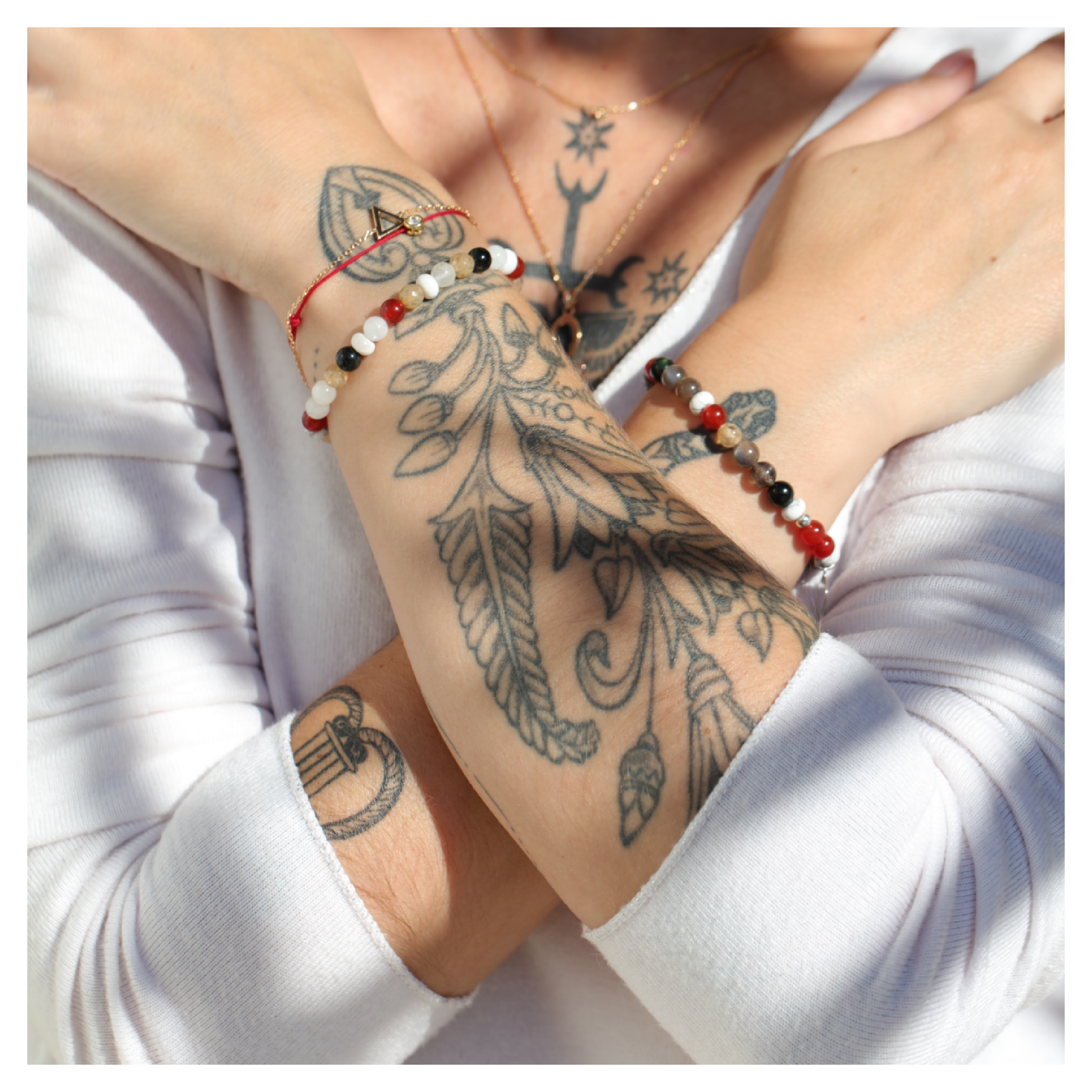 Hélène Huc autrice Tarot de l'unité & bijoux DeepStones Lithothérapie- Noces alchimiques