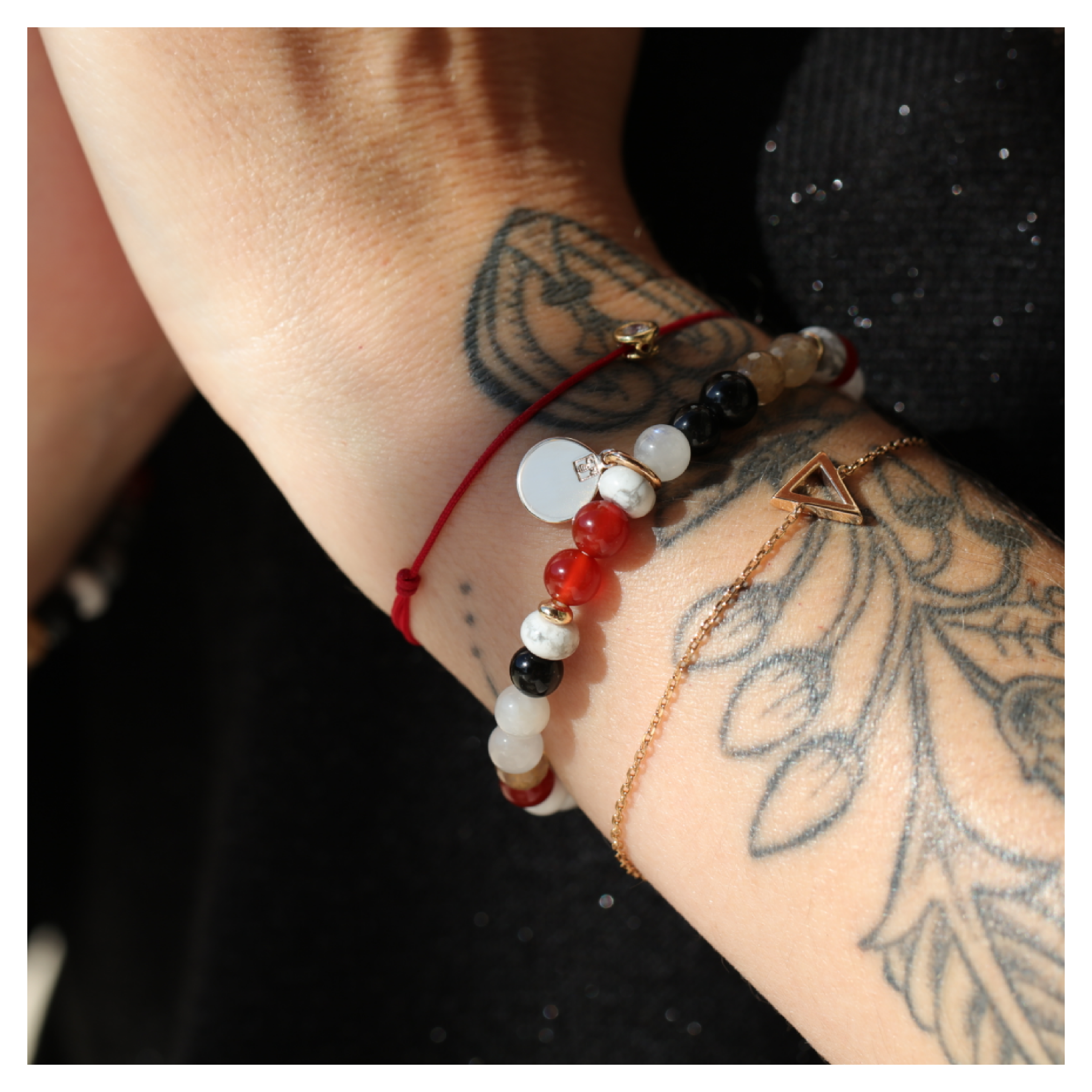 Hélène Huc autrice Tarot de l'unité & bijoux DeepStones Lithothérapie- Noces alchimiques