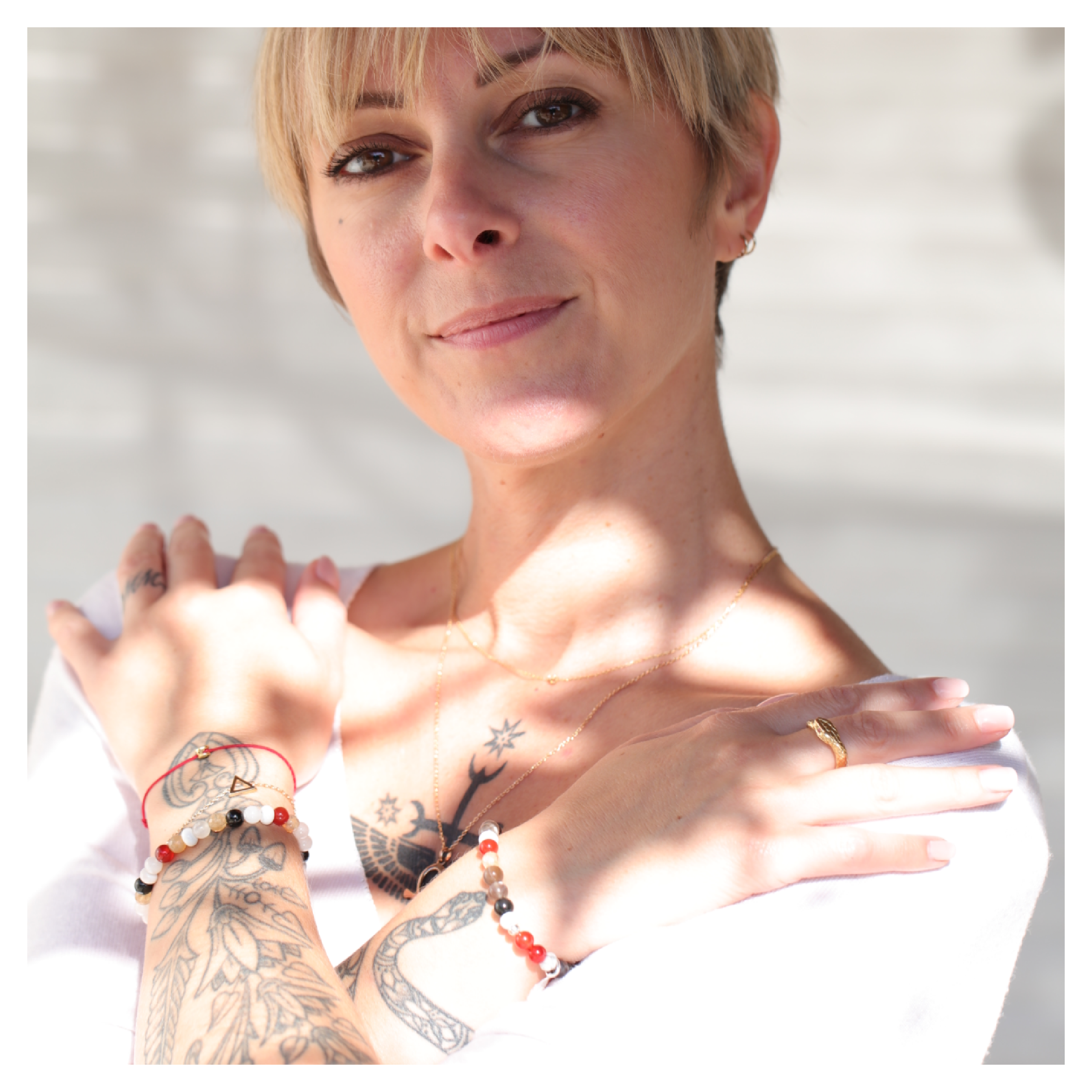 Hélène Huc autrice Tarot de l'unité & bijoux DeepStones Lithothérapie- Noces alchimiques