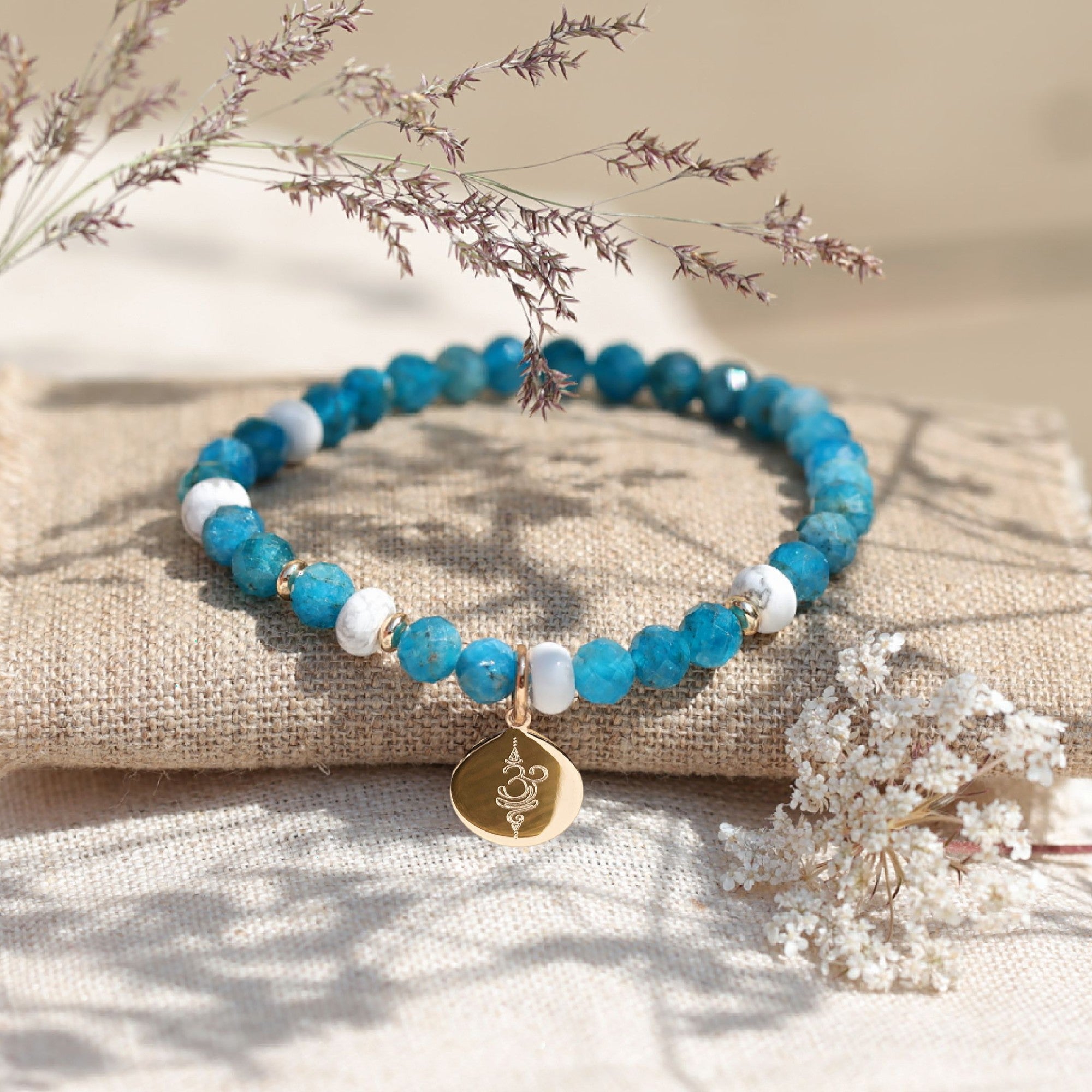 bracelelt apatite howlite