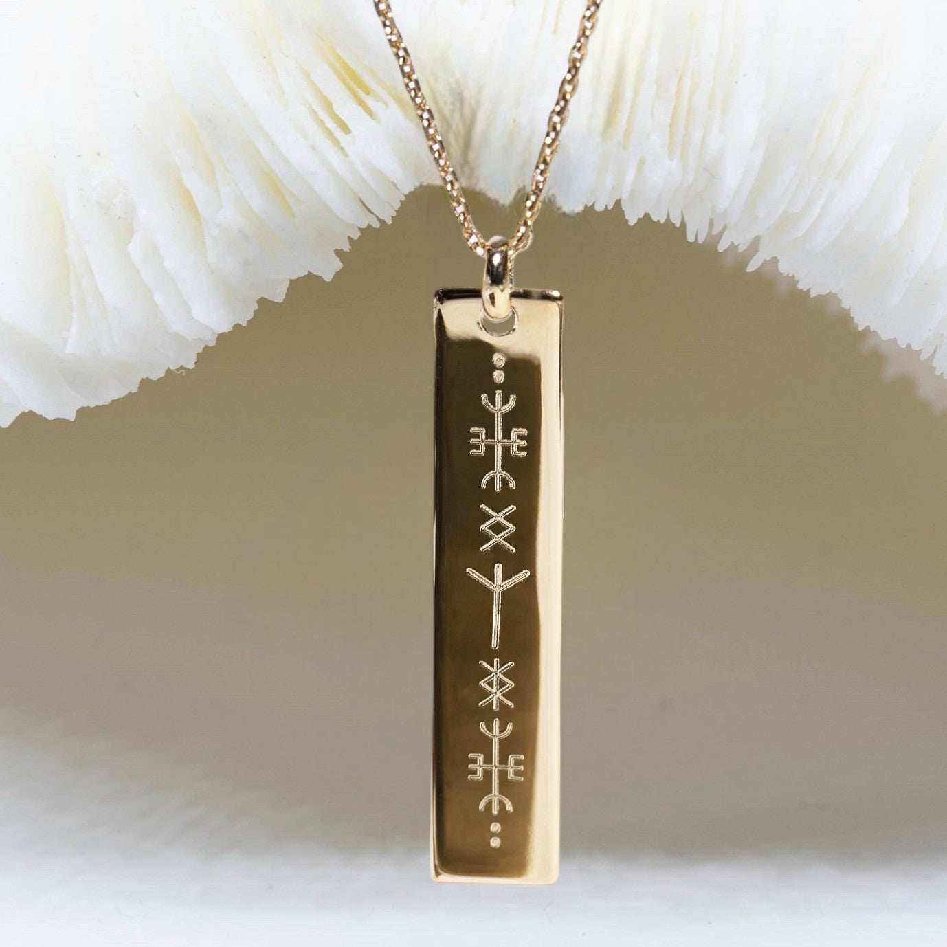 Collier Amulette de protection runes viking - plaqué or ou argent 925 - Atelier DeepStones