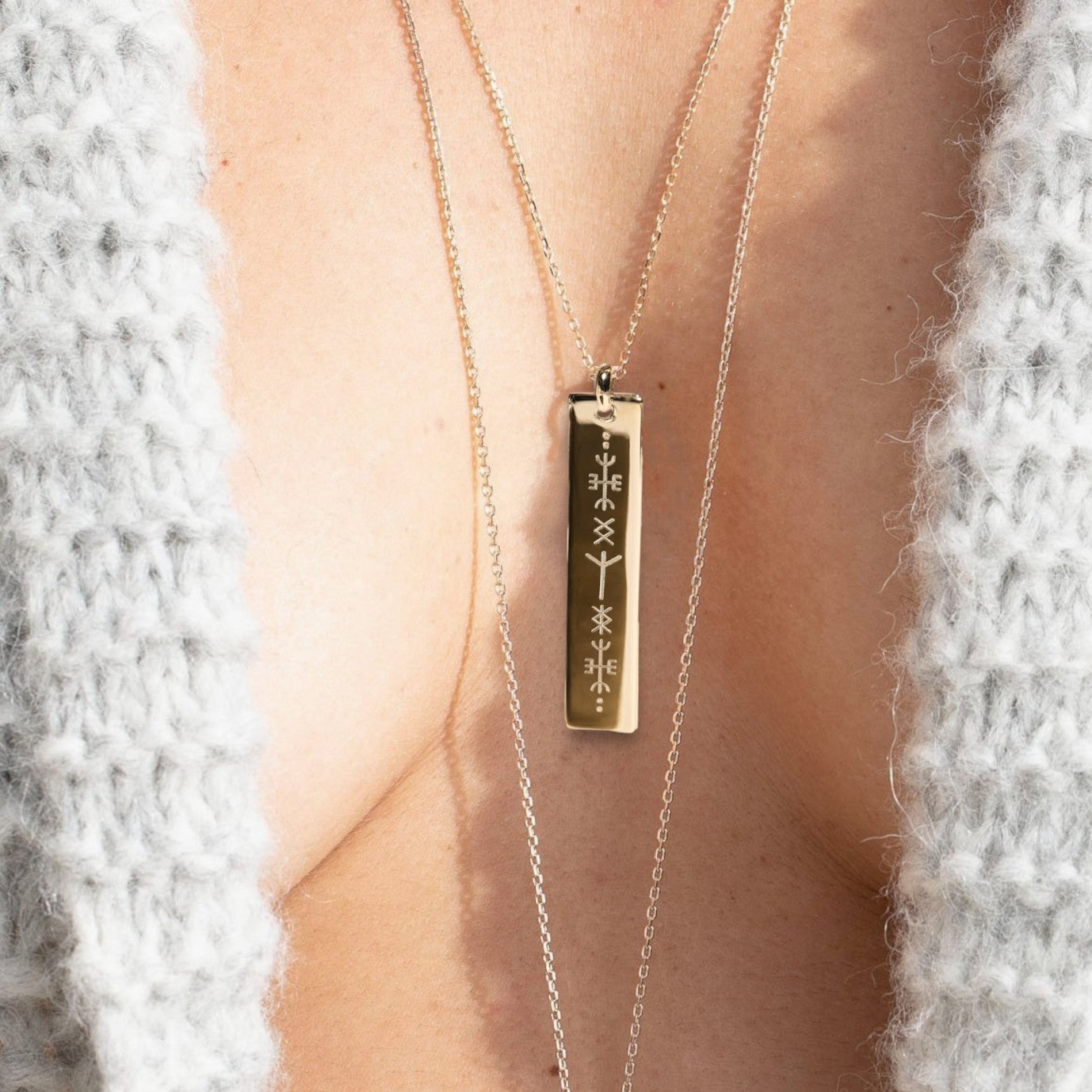 collier porté amulette de protection runes viking Alphabet Furthark - création  orignale Atelier DeepStones