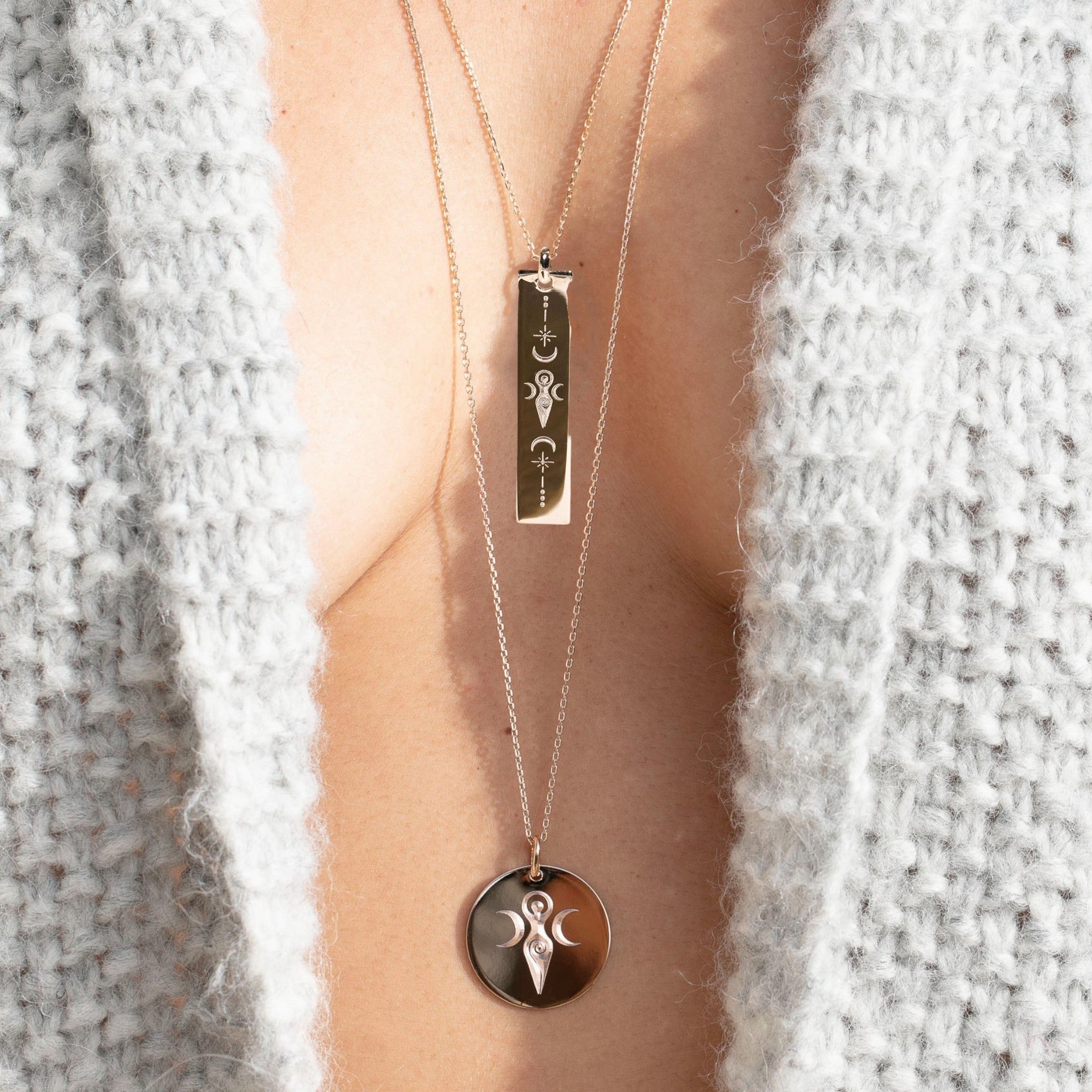 collier féminin sacré