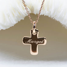 Croix de baptême personnalisée avec prénom pour fille ou garçon - modèle Margot - Atelier DeepStones