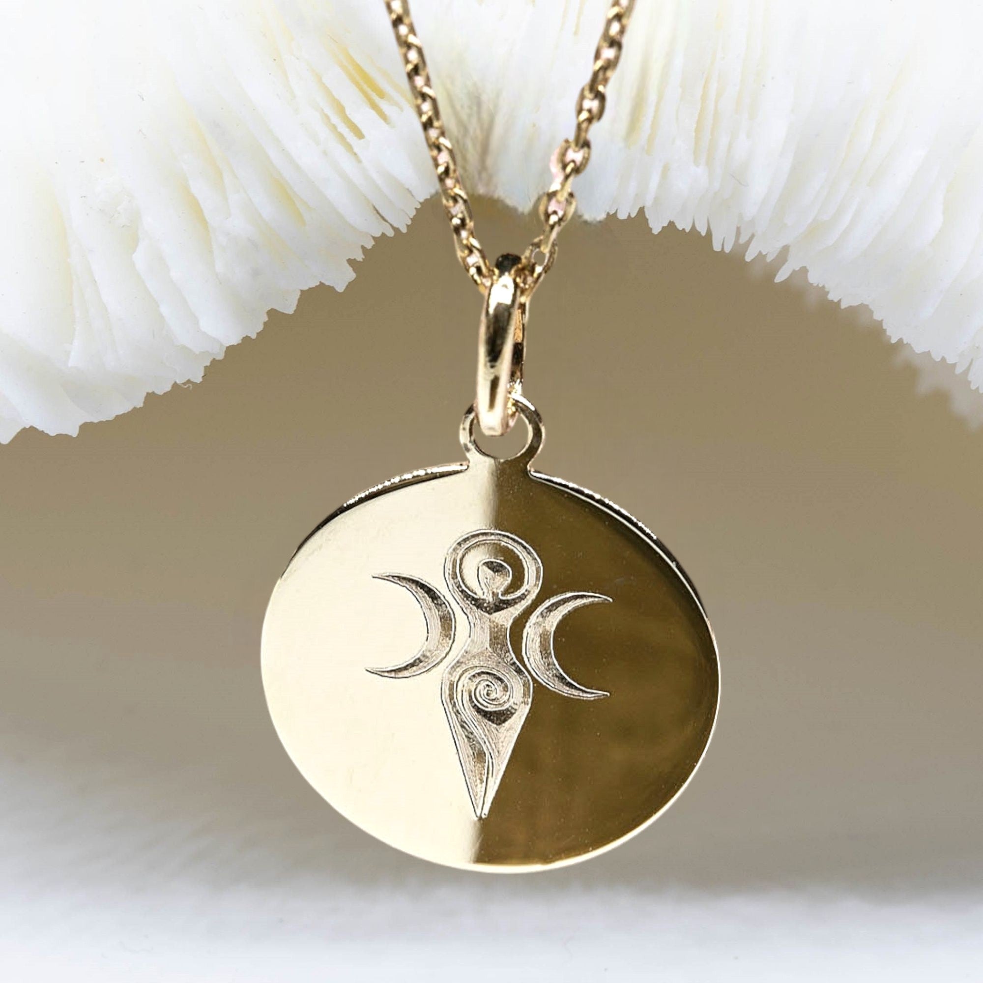 collier féminin sacré