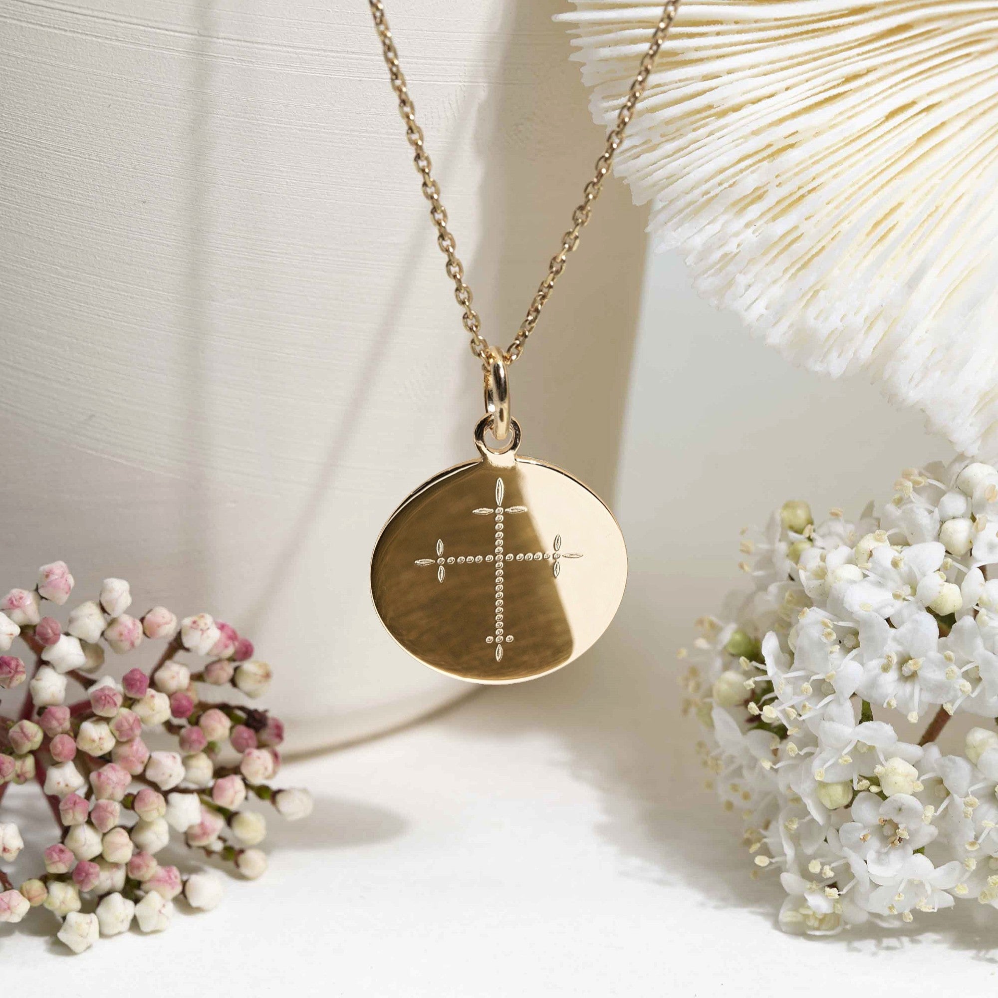 Médaille croix de baptême minimaliste modèle ANNA en plaqué or ou argent