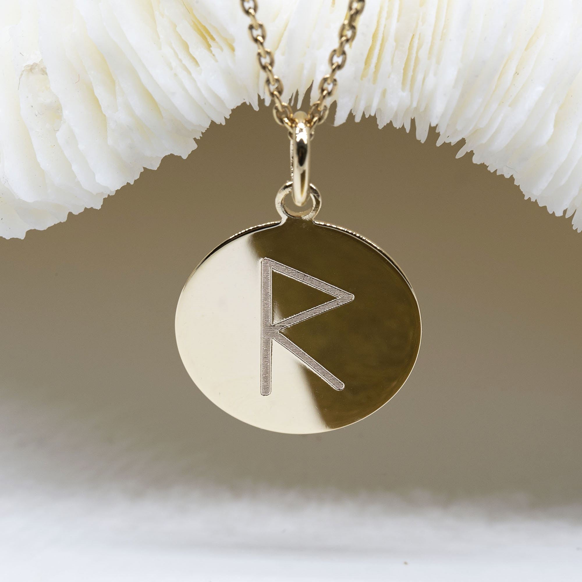 bijoux runes viking - pendentif rune Raidho, rune du voyageur, plaqué or & argent
