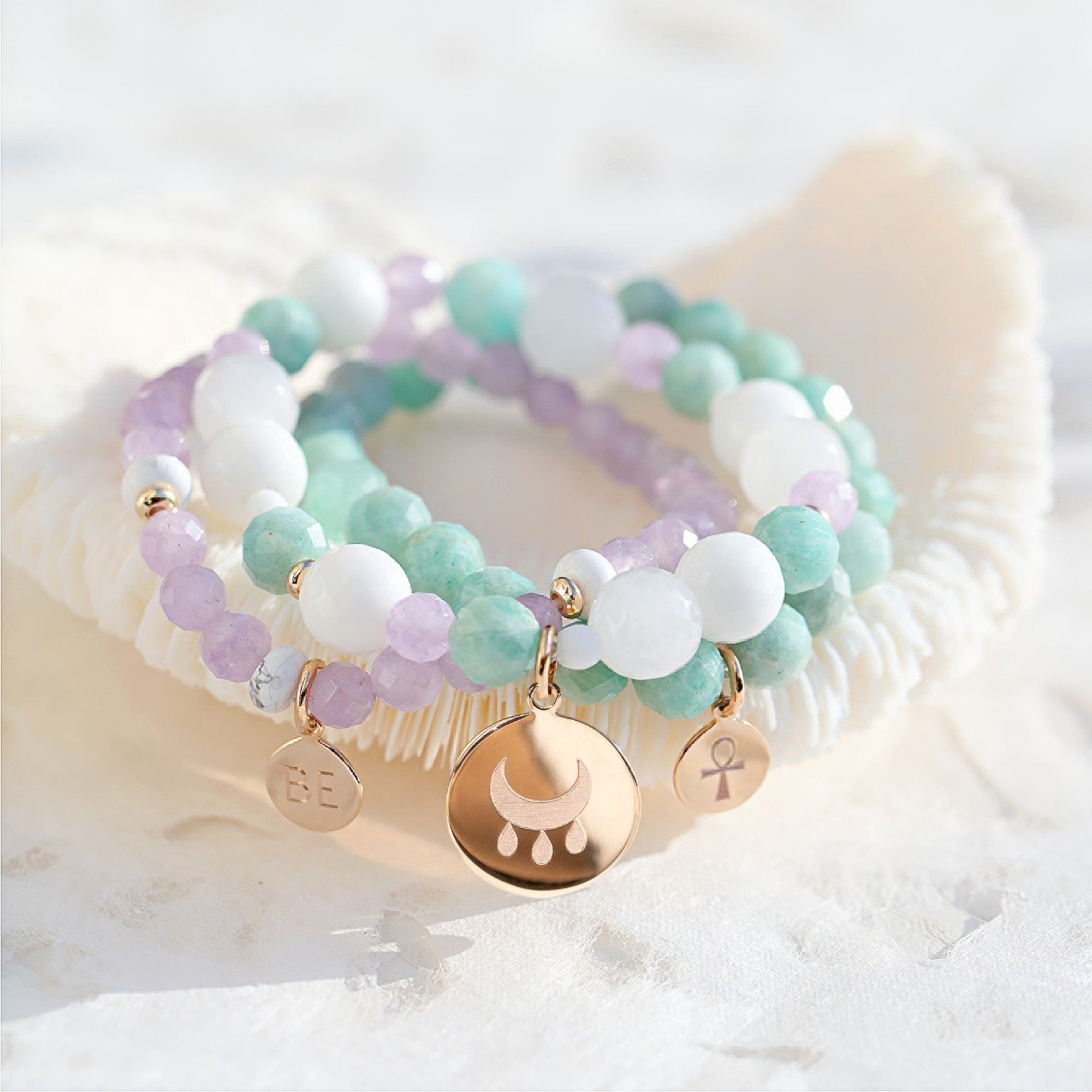 bracelet féminin sacré