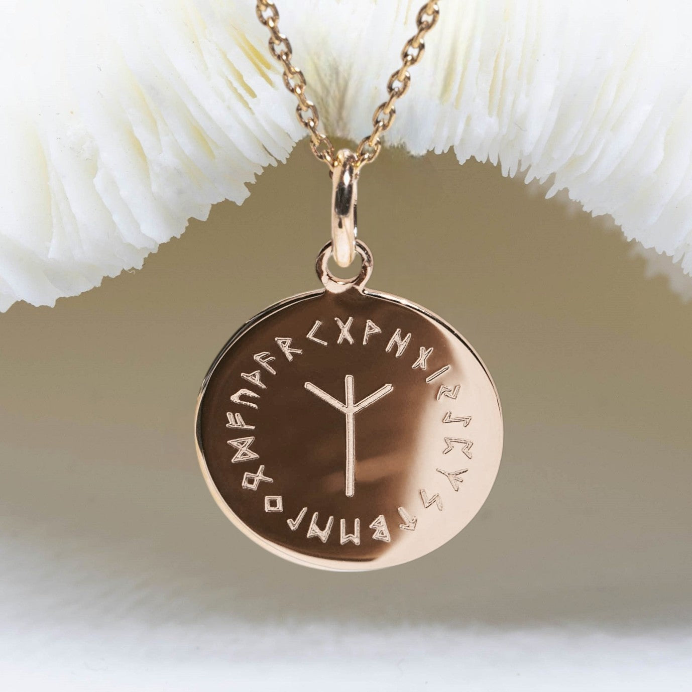 Algiz rune viking et les 24 runes Futhark - collier plaqué or ou argent 925