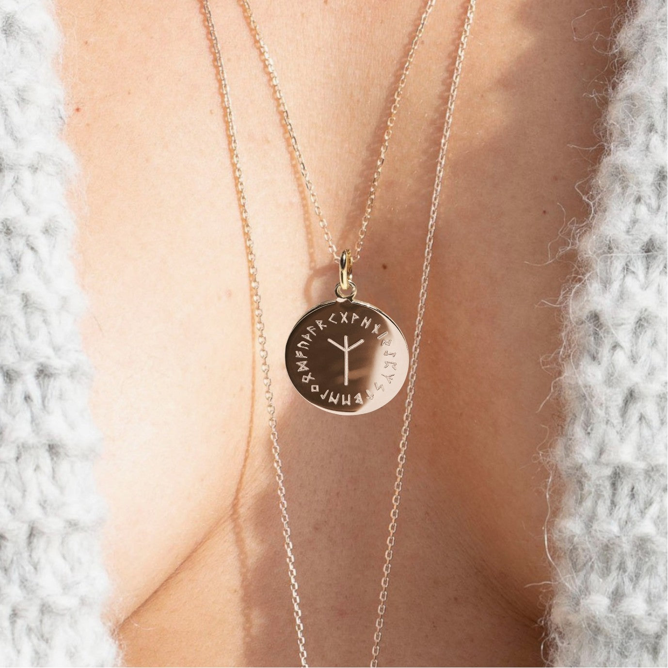 collier rune Algiz et 24 runes de l'Alphabet Futhark - plaqué or 18k ou argent 925