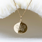 collier papillon personnalisé avec prénom - gravure artisanale au diamant
