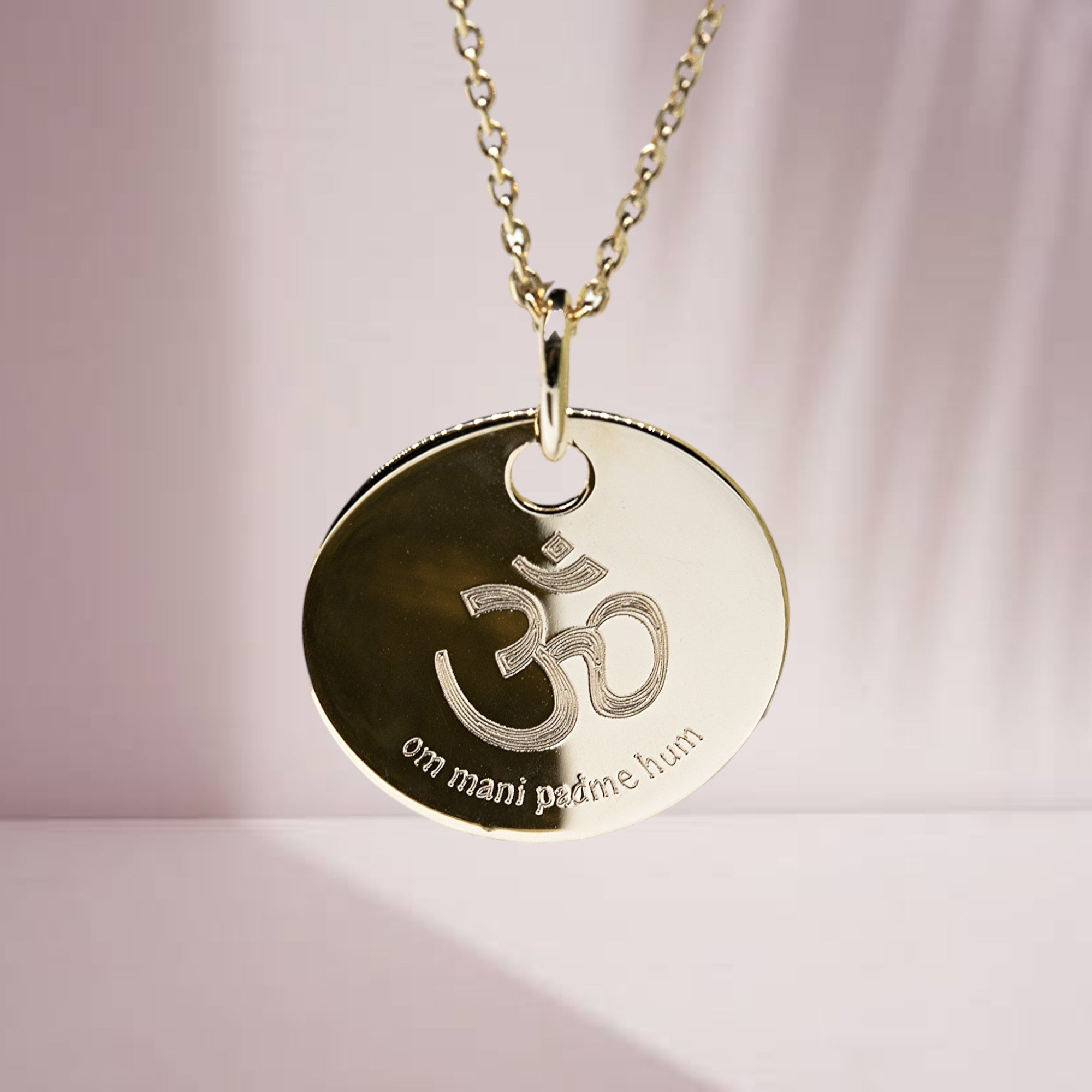 Symbole OM - Médaille gravée 19 mm