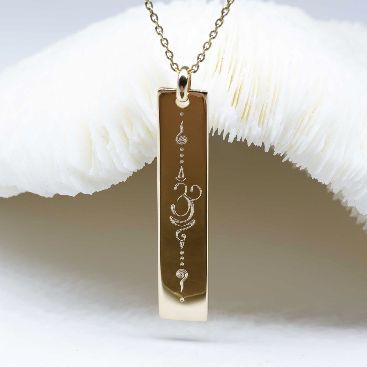 collier symbole Breathe en plaqué or - création originale Atelier DeepStones 