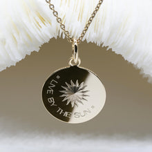 LIVE BY THE SUN pendentif & collier
