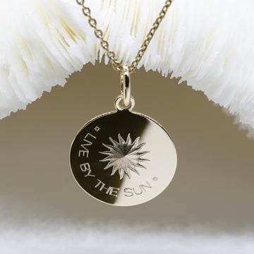 LIVE BY THE SUN - médaille 17mm
