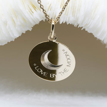 LOVE BY THE MOON - médaille 17mm