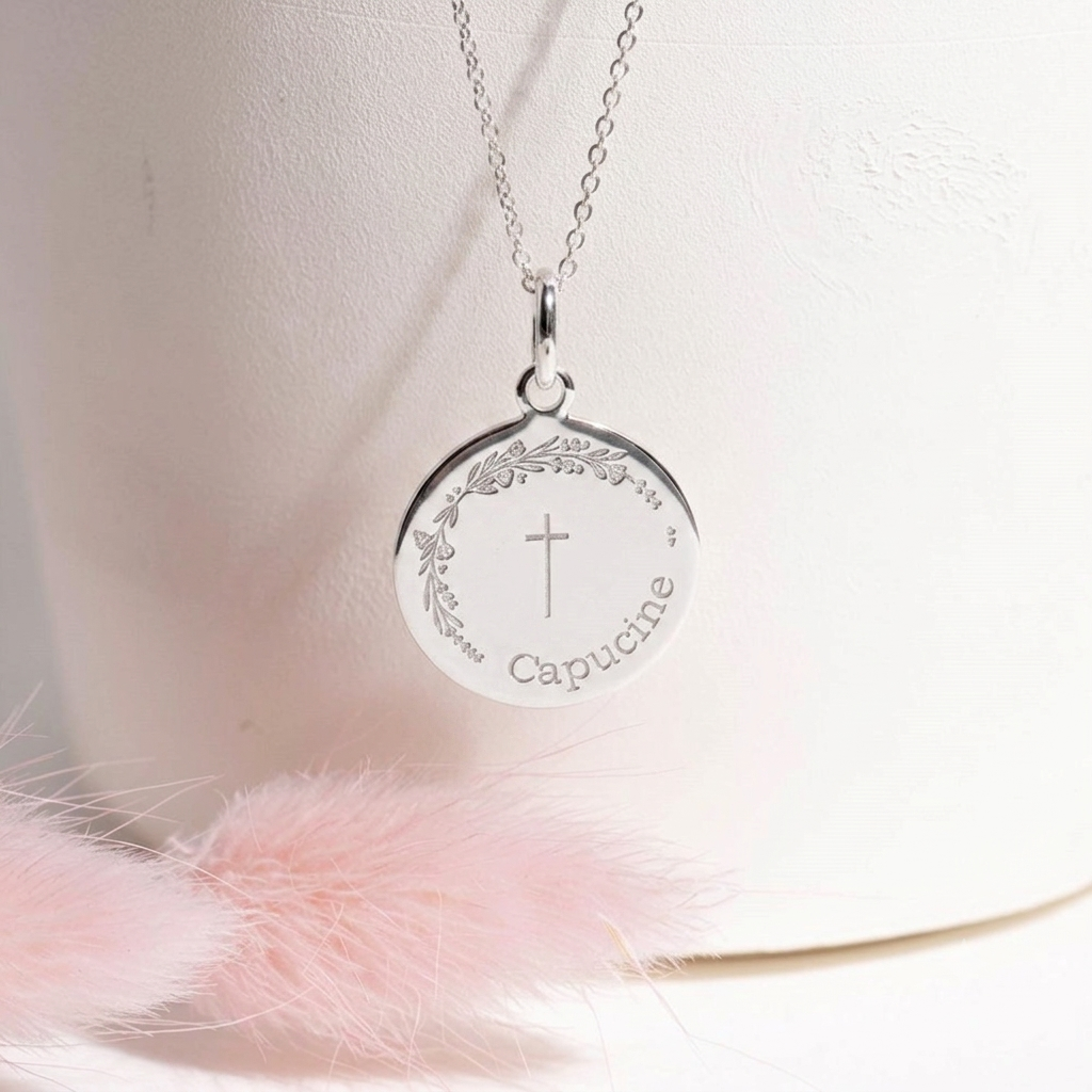 Médaille de baptême en argent 925 avec croix et couronne champêtre - modèle CAPUCINE - Atelier DeepStones