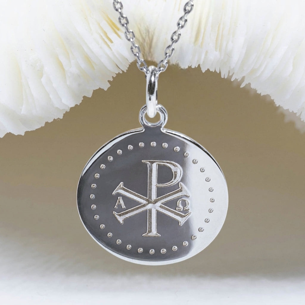 Médaille Chrisme pour baptême chrétien adulte ou enfant en argent 925 - gravure artisanale au diamant - Atelier DeepStones