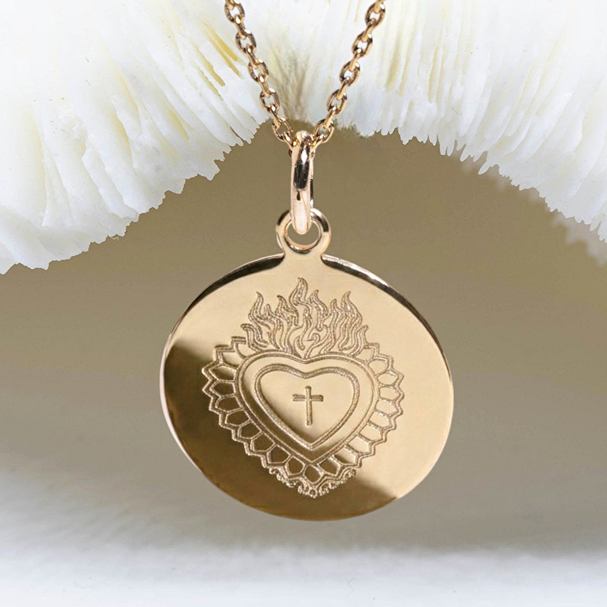 médaille Sacré Cœur modèle BAROQUE en plaqué or ou argent pour baptême adulte ou enfant - atelier DeepStones 
