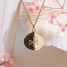 Pendentif Chrisme pour baptême chrétien adulte ou enfant - plaqué or 18 K 3 microns - gravure artisanale au diamant