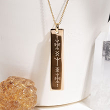 Collier runes viking - talisman de protection avec Rune Algiz et toile de Wird - Atelier DeepStones