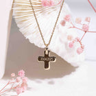 Verso croix de baptême avec date gravée au diamant en plaqué or