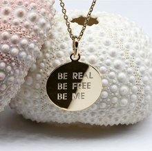 Médaille gravée personnalisée 17 mm - BE REAL BE FREE BE ME