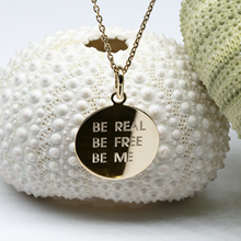 Médaille gravée personnalisée 17 mm - BE REAL BE FREE BE ME