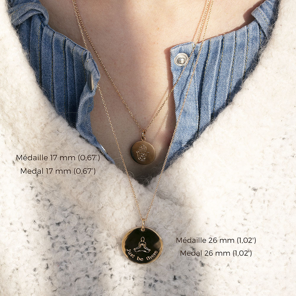 Médaille gravée 17 mm - LITTLE YOGI avec PRENOM