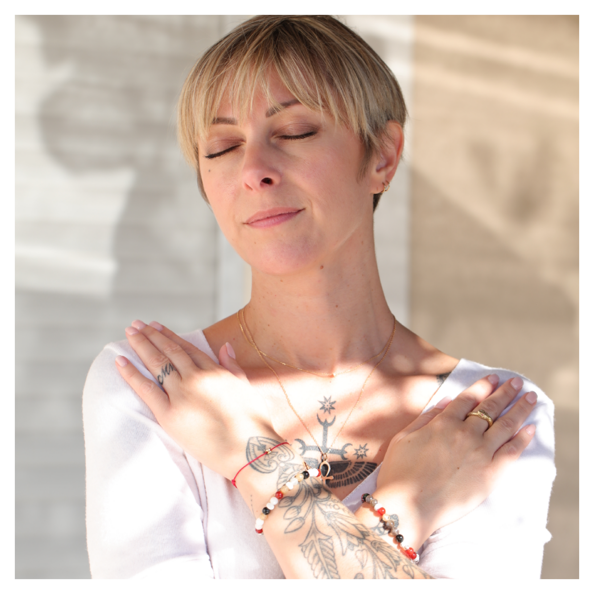 Hélène Huc autrice du Tarot de l'unité & Deepstones - Noces Alchiminiques